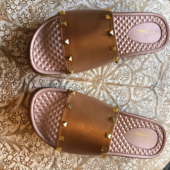 NWT Trendy Rose Gold Chunky Studded Summer Sandals - Picture 2 of 11